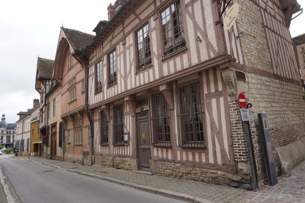 Polodrevené domy v Troyes