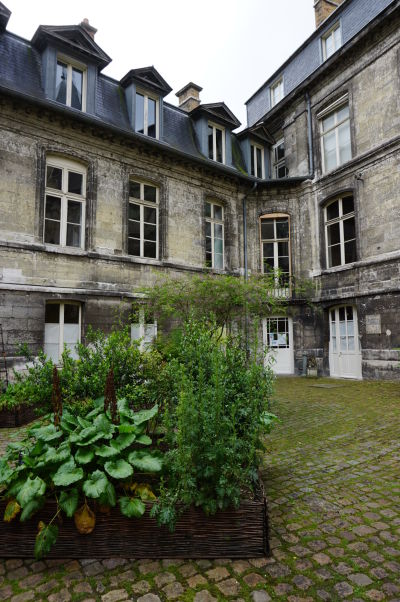 Budova múzea Musée de Vauluisant - Musée de la Bonneterie v Troyes