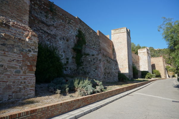 Hradbám Alcazaby v Málage dominujú obdĺžnikové tvary