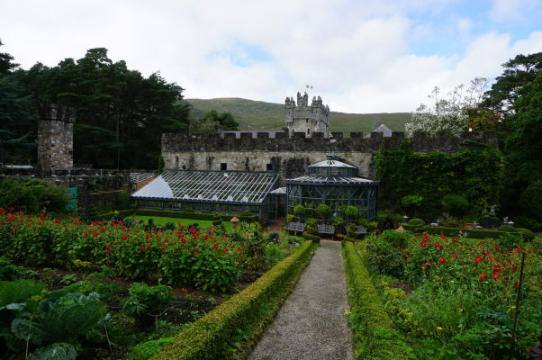 Záhrada v areáli zámku Glenveagh v rovnomennom národnom parku v Írsku