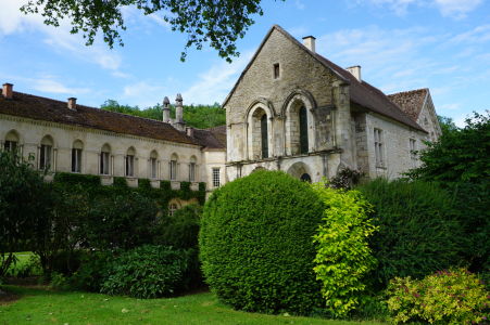Rezidencia dnešných majiteľov kláštora - kedysi jedáleň (refektórium) a väzenie