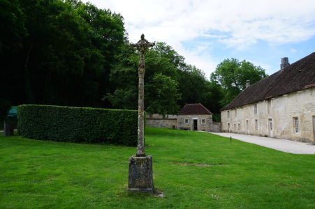 Malý kríž pred kláštorom