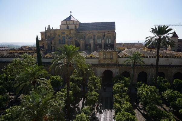 Nádvorie pomarančovníkov a Mezquita v Córdobe