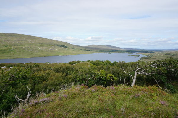 Národný park Glenveagh v Írsku - parku dominuje rozsiahle jazero Lough Veagh, ktoré je možné obdivovať z okolitých kopcov