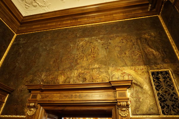 Honosná nástenná dekorácia na zámku Peleš
