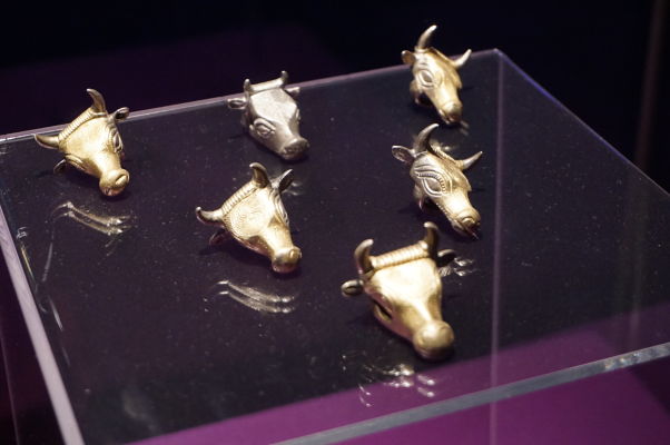 Národné múzeum histórie v Bukurešti disponuje obrovskou zbierkou artefaktov zo zlata a drahých kovov zo všetkých období
