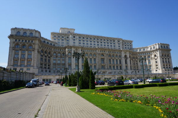Rumunský parlament (Dom ľudu) v Bukurešti - najťažšia budova sveta