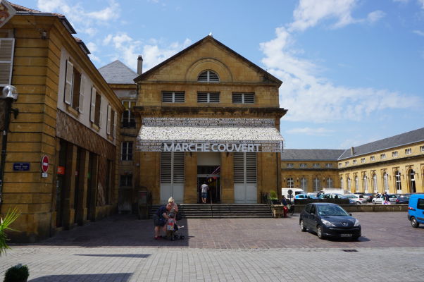 Krytá tržnica (Marché Couvert) s jedlom v Metz