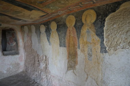 Freska v Chráme sv. Bohorodičky v Ivanove - Tváre postáv su zamazané