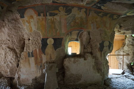 Chrám sv. Bohorodičky vytesaný v skale neďaleko Ivanova