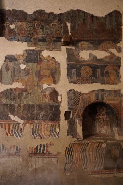Zvyšky zachovaných fresiek v Kostole sv. Juraja vo Velikom Tarnove