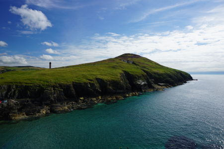 Výhľad na pobrežie ostrova Man z hradu Peel