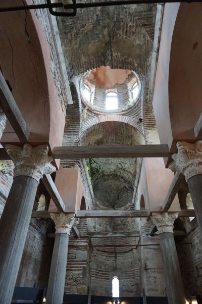 Strop, kupola a podporné stĺpy - Kostol Krista Pantokratora v Nesebare
