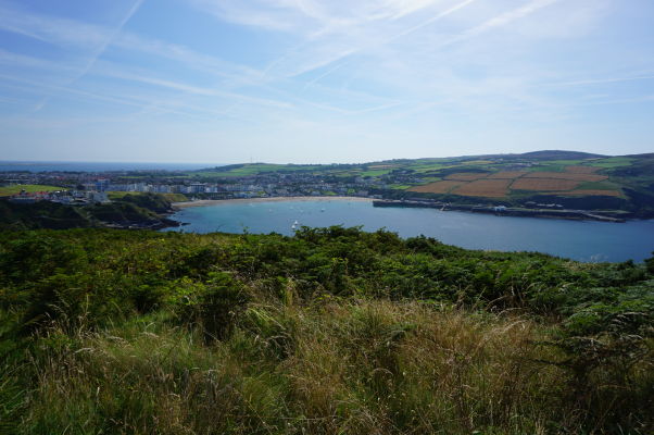 Záliv Port Erin pri pohľade z Bradda Head na ostrove Man