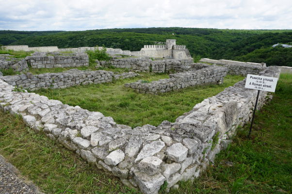 Ruiny Rímskej ulice z 2.-4. storočia v Šumenskej pevnosti