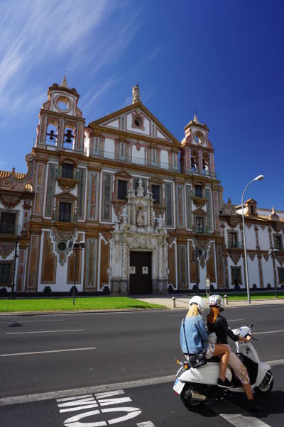 Kostol Panny Márie Milosti (Iglesia de Nuestra Señora de la Merced) v Córdobe - Barokový chrám z 18. storočia, ktorý je súčasťou budovy Palacio de la Merced, bývalého kláštora
