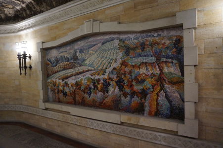 Mozaiky pri vstupe do múzea pripomínajú kultúru pestovania vínnej révy v Moldavsku