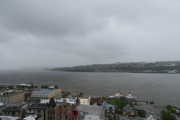 Rieka sv. Vavrinca pri pohľade z promenády Dufferin Terrace pred hotelom Château Frontenac v Québecu