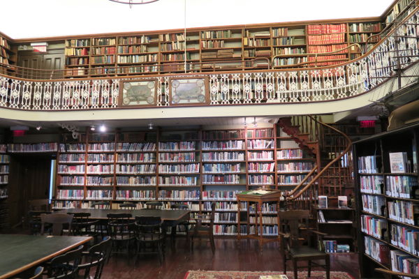 Kultúrne centrum Morrin v Québecu - jediná anglofónna knižnica v meste