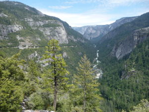 Národný park Yosemite - už cesta tam je veľmi malebná