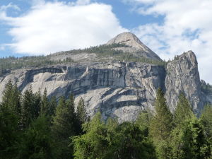 Národný park Yosemite - pohľad na žulový masív Half Dome