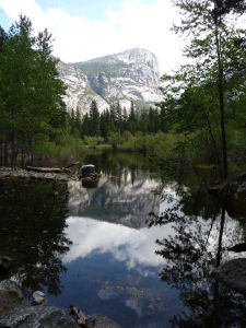 Národný park Yosemite - jazero Mirror Lake a Half Dome