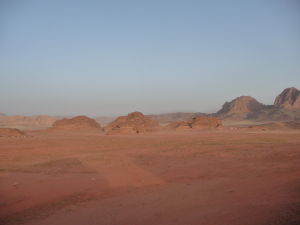 Púšť v ranných lúčoch Slnka