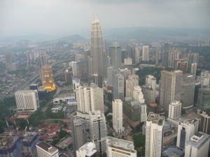 Menara KL - Pohľad na Petronas Towers