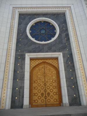 Vchod do mešity