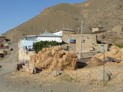 Dedinka Nohur v horách na iránskom pohraničí