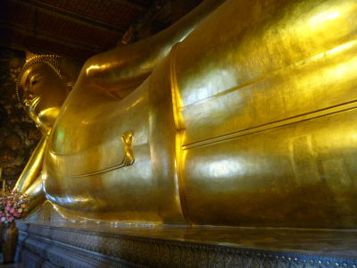 Socha ležiaceho Budhu