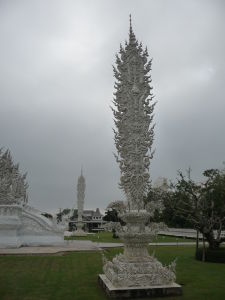 Biely chrám (Wat Rong Khun) - nájdeme tu plno gýčovitých dekorácií