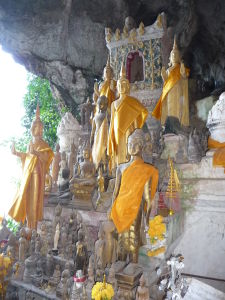 Pak Ou - Jaskyne so soškami Budhov