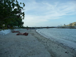 Plaž priamo pri hoteli - Nevyzerá tak lákavo ako Kokosová pláž