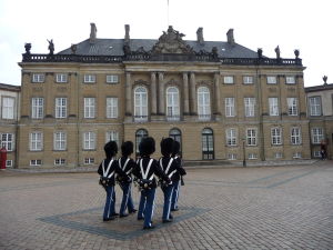 Námestie Amalienborg - Výmená kráľovskej stráže