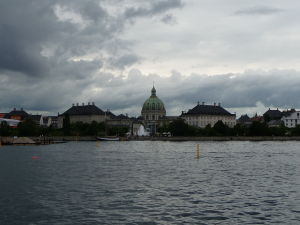 Pohľad z Christianshavn na Amalienborg a Mramorový chrám