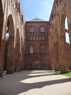 Ruiny Katedrály sv. Petra a Pavla a jej zrekonštruovaná časť (múzeum)