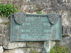 Grund, Dolné mesto - Pamätná doska kráľa Jána Luxemburského, český lev vpravo