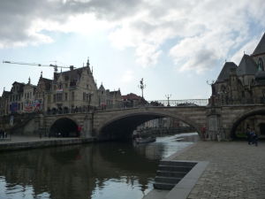 Ghent - plavba môže začať (pohľad z Korenlei na Most sv. Michala)