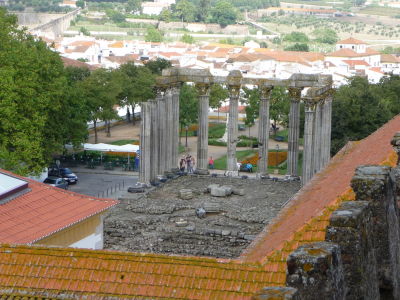 Pohľad na Dianin chrám zo strechy katedrály