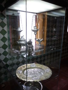 V paláci sa nachádzajú i expozície rôznych vzácnych objektov z obdobia monarchie