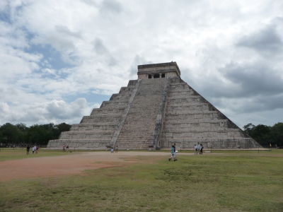 El Castillo - Kukulkánov chrám - Najznámejšia pyramída Chichén Itzá a "nový" div sveta