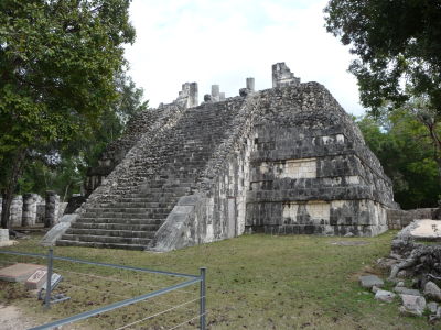 Chrám stolov (Templo de las Mesas)