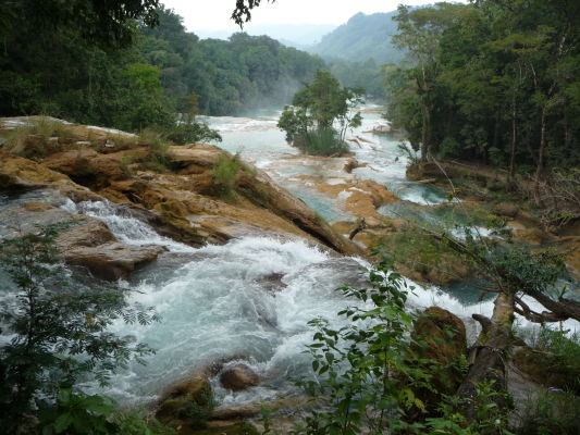 Kaskády Agua Azul v Mexiku