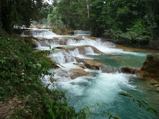 Kaskády Agua Azul v Mexiku