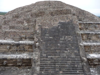 Quetzalcoatlova pyramída