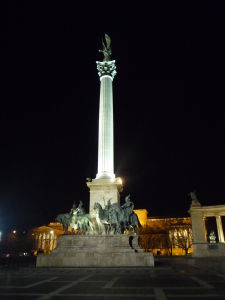 Monument na Námesti hrdinov