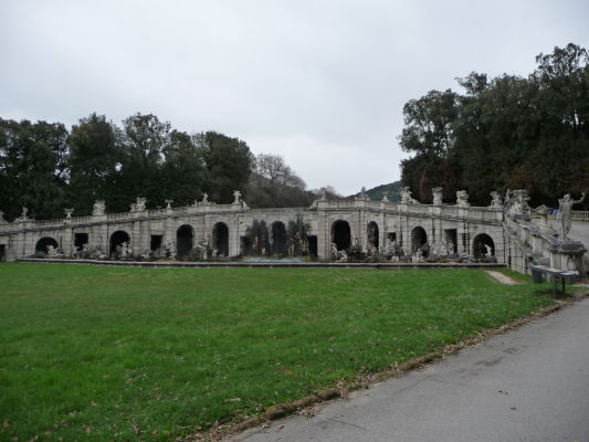 Fontána boha vetru Aeola v parku kráľovského paláca Reggia di Caserta