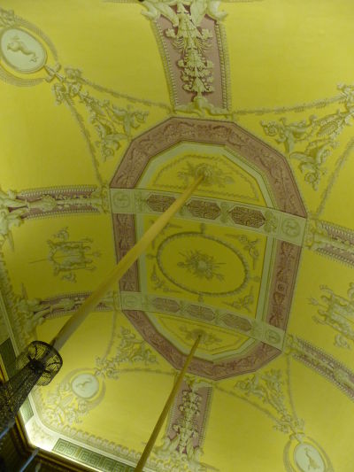Krásna ukážka neoklasicistického stropu v kráľovskom paláci Reggia di Caserta