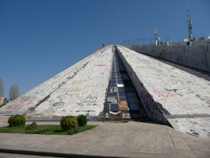 Pyramída